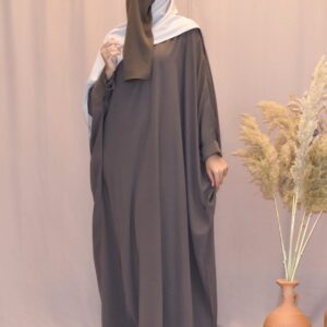 Abaya Maynun – Élégance épurée et fonctionnalité au quotidien