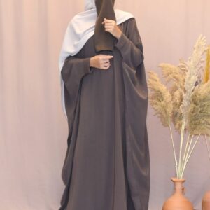 Abaya Maynun – Élégance épurée et fonctionnalité au quotidien